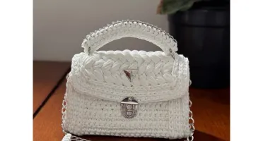 Bolsa de crochê com fio de malha
