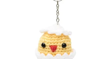 Chaveiro Pintinho no ovo em amigurumi