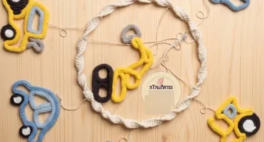 Porta Maternidade + Móbile decorativos macramê com tricotin