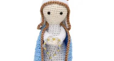 Nossa Senhora das Graças em amigurumi