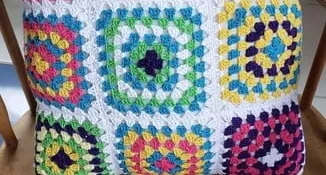 Capa de Almofada em Crochê Multicolorida