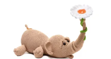 Elefante com Margarida em Amigurumi