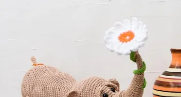 Elefante com Margarida em Amigurumi