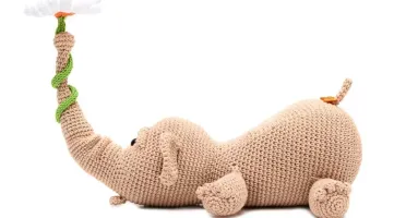 Elefante com Margarida em Amigurumi