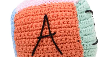 Cubo do Alfabeto em Amigurumi com Guizo