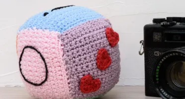 Cubo do Alfabeto em Amigurumi com Guizo