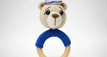 Mordedor Urso marinheiro em amigurumi