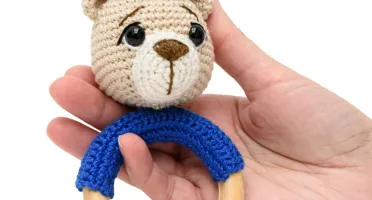 Mordedor Urso marinheiro em amigurumi