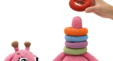 Girafa brinquedo educativo em amigurumi