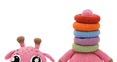 Girafa brinquedo educativo em amigurumi