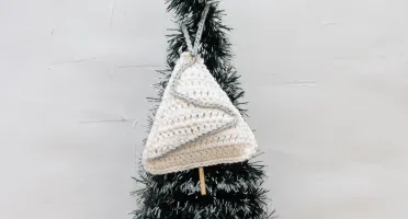 Enfeite Arvore de Natal Off White em Amigurumi