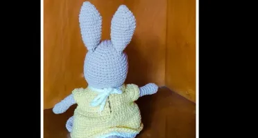 mamãe coelha popsom amigurumi