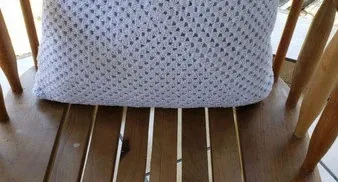 Kit Capas de Almofadas e Manta / Peseira em Crochê