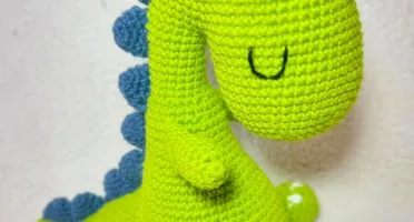 Dino Hugo Amigurumi