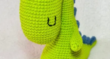 Dino Hugo Amigurumi