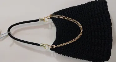 Bolsa de crochet feita a mão