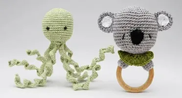 Kit Polvo Newborn e Chocalho Coala em Amigurumi