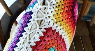 Capa de Almofada Dupla Face Multicolorida em Crochê
