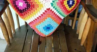 Capa de Almofada Dupla Face Multicolorida em Crochê