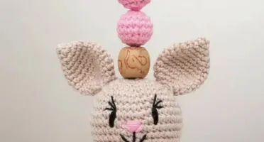 Prendedor Chupeta Coelhinho Amigurumi Artesanal Bebê Prático