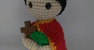 Santo Expedito em crochê Amigurumi