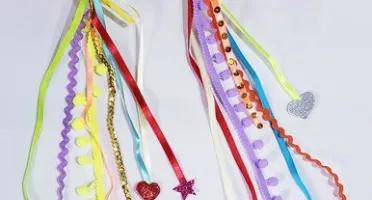 Kit Diva Tiara Coroa Arco-íris e Brincos Pompom