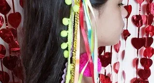 Kit Diva Tiara Coroa Arco-íris e Brincos Pompom