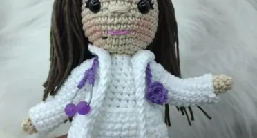 Mini boneca profissão - Médica