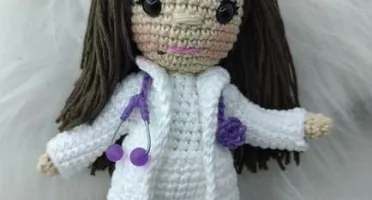 Mini boneca profissão - Médica