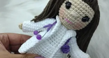 Mini boneca profissão - Médica
