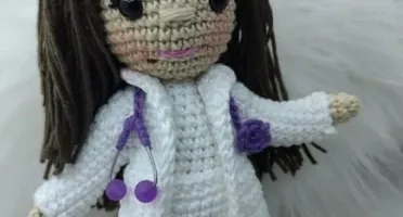 Mini boneca profissão - Médica