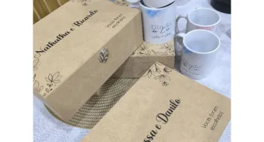 Kit Canecas ou Xícaras e Caixa MDF 24 cm
