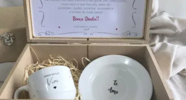Kit Canecas ou Xícaras e Caixa MDF 24 cm