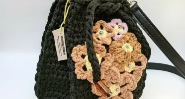 Bolsa de Crochê Sanfona com Flores