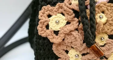 Bolsa de Crochê Sanfona com Flores