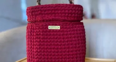 Frasqueira Toilet Bag Vermelha em Crochê