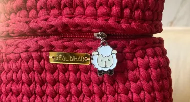 Frasqueira Toilet Bag Vermelha em Crochê