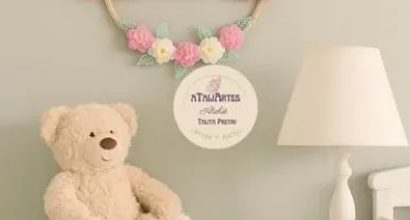 Guirlanda Laço e Florzinhas Personalizados tricotin com EVA