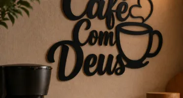 Placa Café com Deus em MDF Preto
