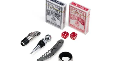 Kit Vinho com Baralho, Dados e Estojo MDF