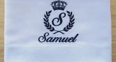 Kit Bebê com Toalha de Capuz e 3 Fraldas