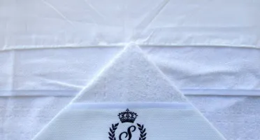 Kit Bebê com Toalha de Capuz e 3 Fraldas