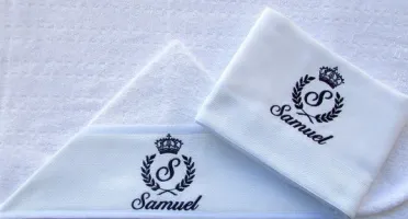 Kit Bebê com Toalha de Capuz e 3 Fraldas