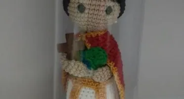 Santo Expedito em crochê Amigurumi+Cúpula