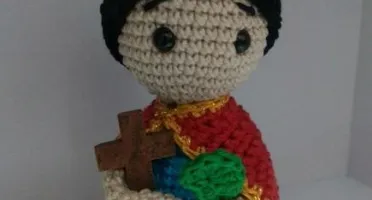 Santo Expedito em crochê Amigurumi+Cúpula
