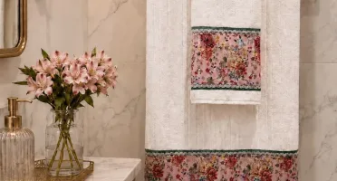 Kit Toalhas Floral Rosê com Necessaire e Lixa
