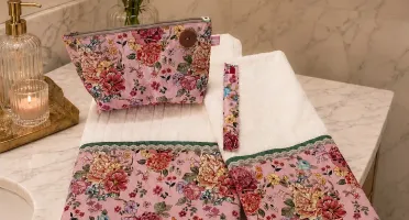 Kit Toalhas Floral Rosê com Necessaire e Lixa