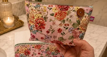 Kit Toalhas Floral Rosê com Necessaire e Lixa