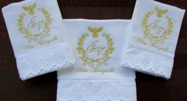 Kit Batizado com Toalha e Fraldas de Boca e Ombro