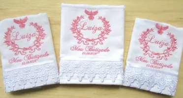 Kit Batizado com Toalha e Fraldas de Boca e Ombro